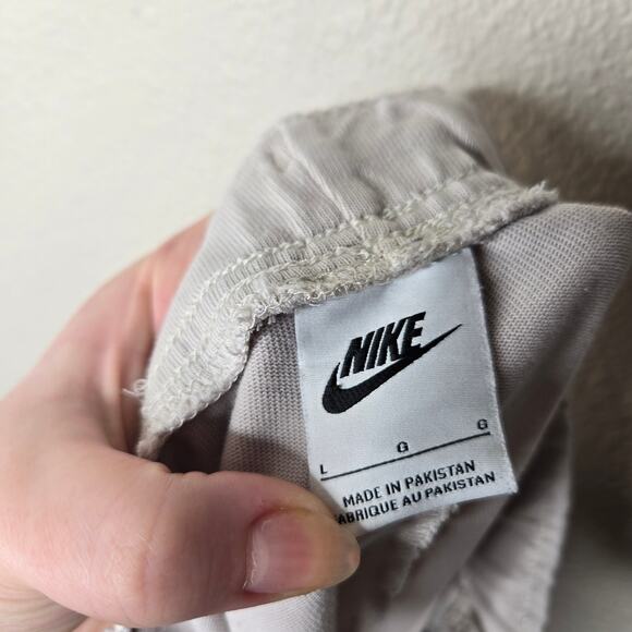 NIKE Men's Tan Drawstring Shorts Size Large - Picture 7 of 9